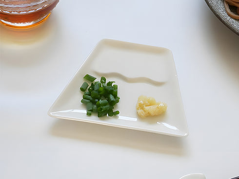 Mt Fuji sauce plates ×2